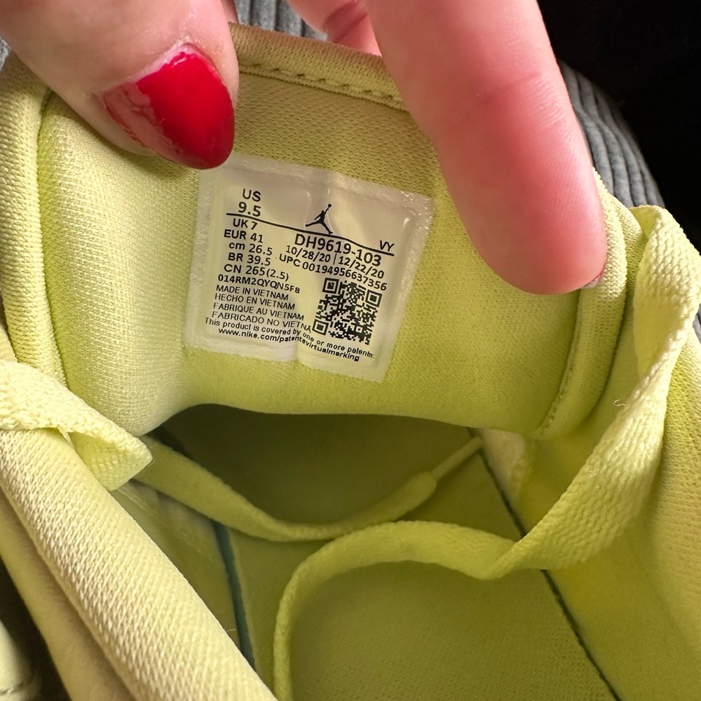 Lime Green Nike low Dunks - Picture 5 of 7